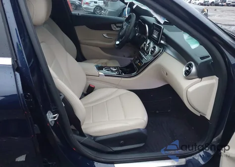 2018 Mercedes-Benz C 300 z USA, uszkodzony, nr VIN 55SWF4JB7JU254158